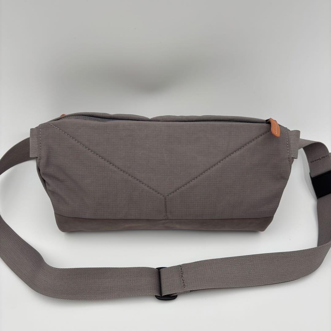 bellroy ベルロイ Sling Mini Premium ボディバッグ