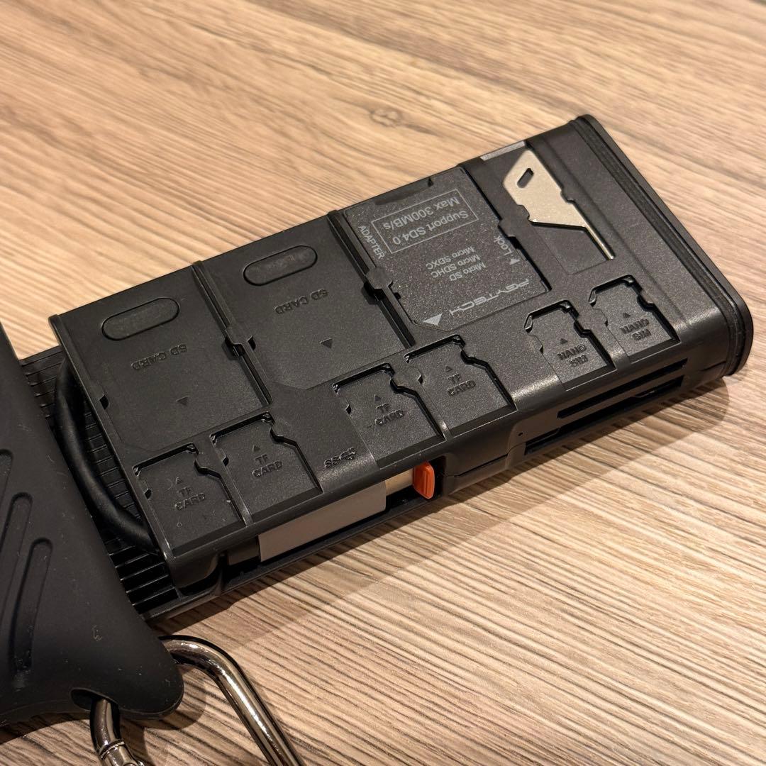 【極美品】 PGYTECH CreateMate 高速カードリーダー内臓ケース