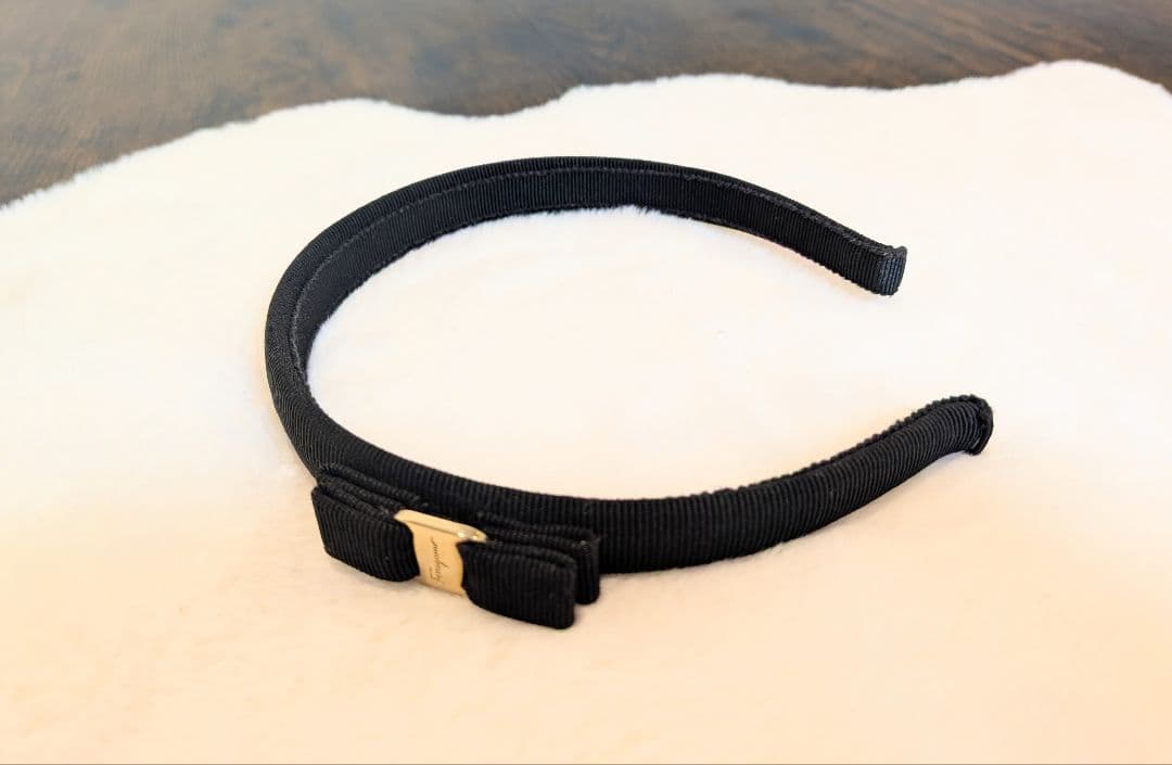美品✨️フェラガモ ヴァラ カチューシャ ブラック 上品