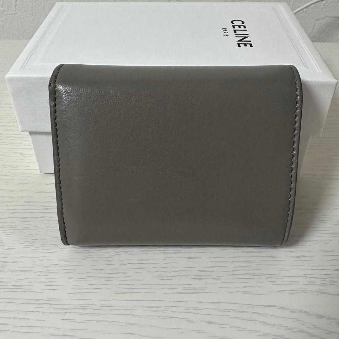 CELINE スモールフラップウォレット トリオンフ ペブル