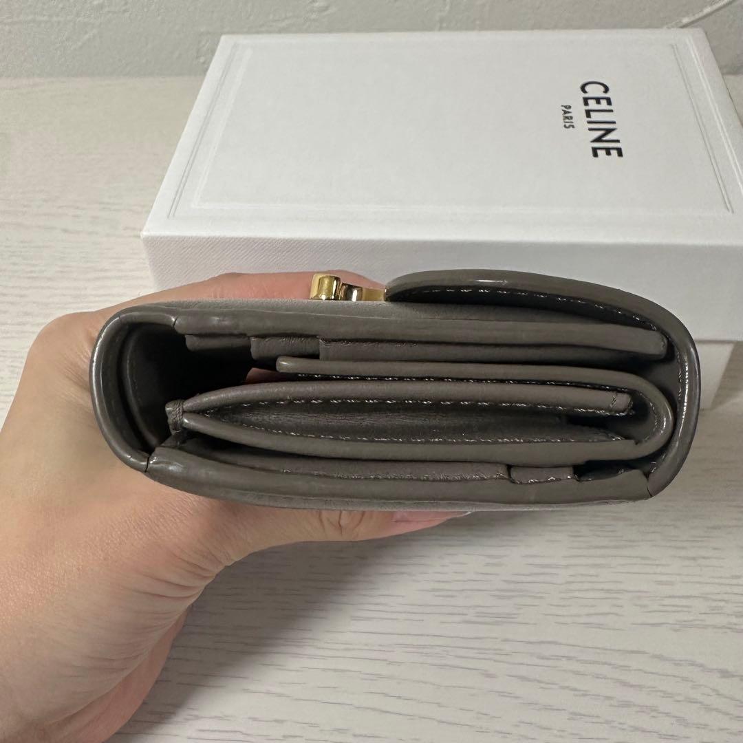 CELINE スモールフラップウォレット トリオンフ ペブル