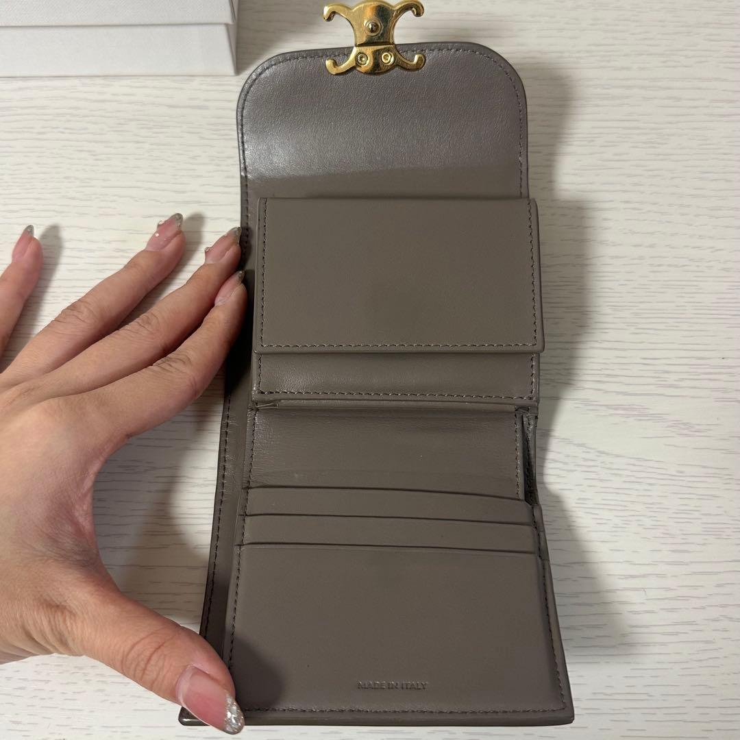 CELINE スモールフラップウォレット トリオンフ ペブル