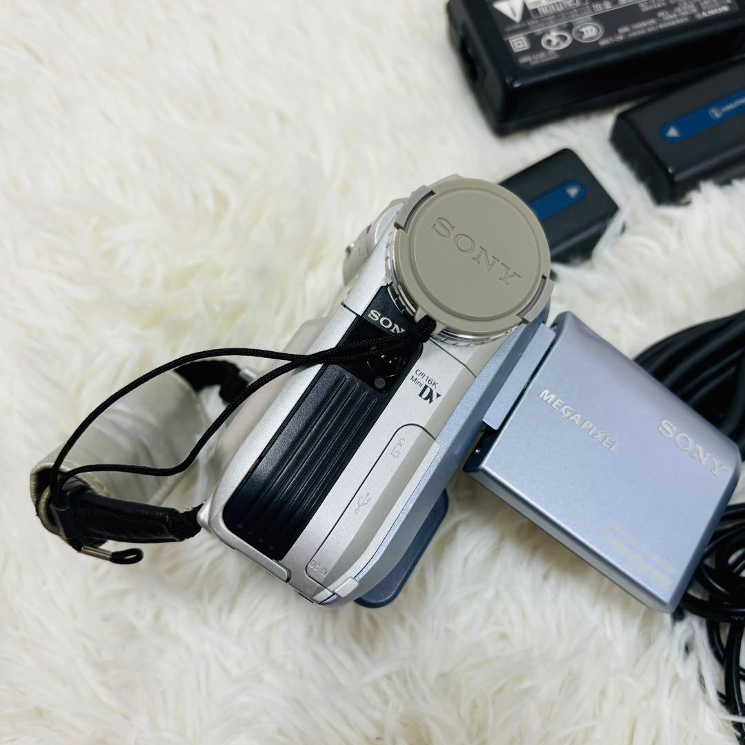 SONY ハンディカム　DCR-PC105 ビデオカメラ 本体