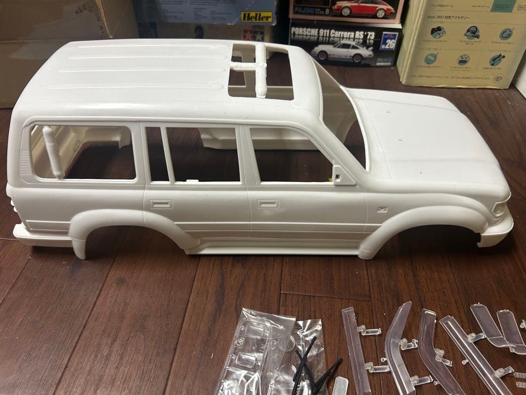 1/10 ランドクルーザーLC80 ラジコンボディ