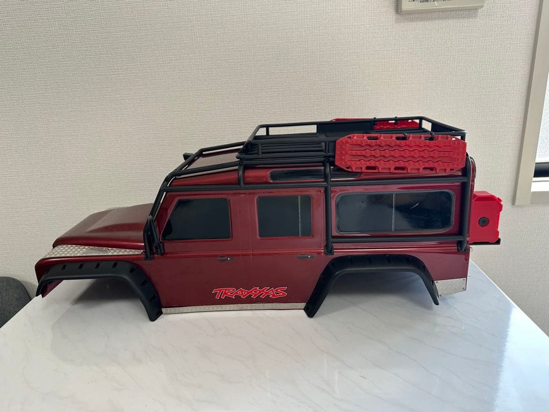 トラクサスTRX4 ディフェンダーボディ　赤　ボディのみ