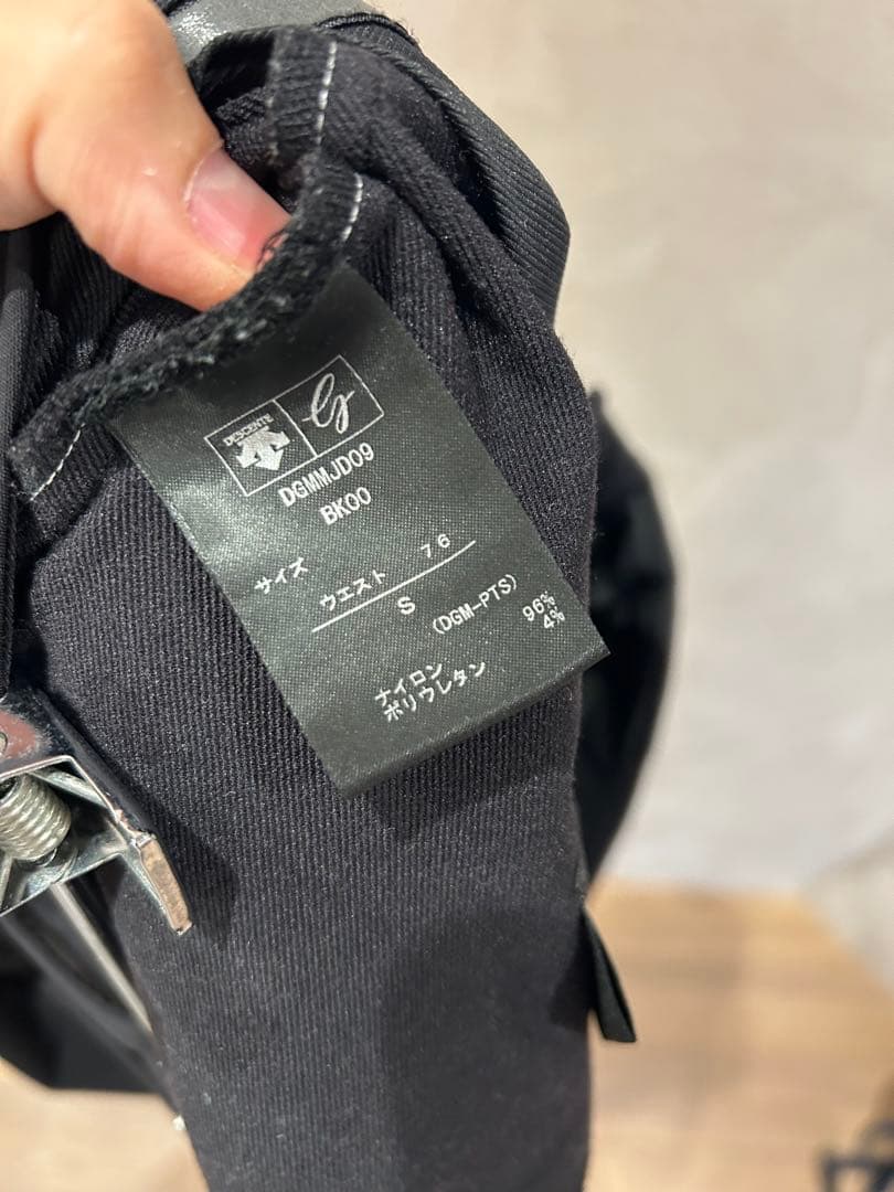 DESCENTE GOLF スリムフィット ブラックパンツ