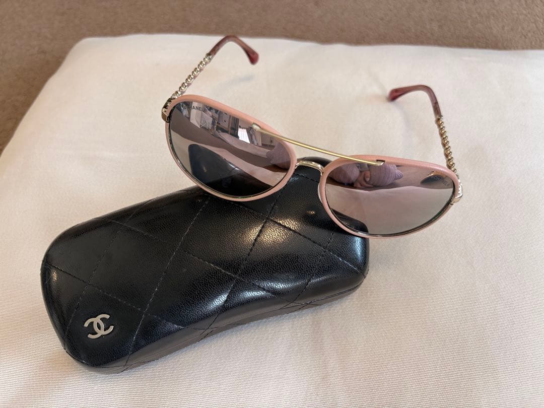 Chanel アビエーターサングラス ピンク