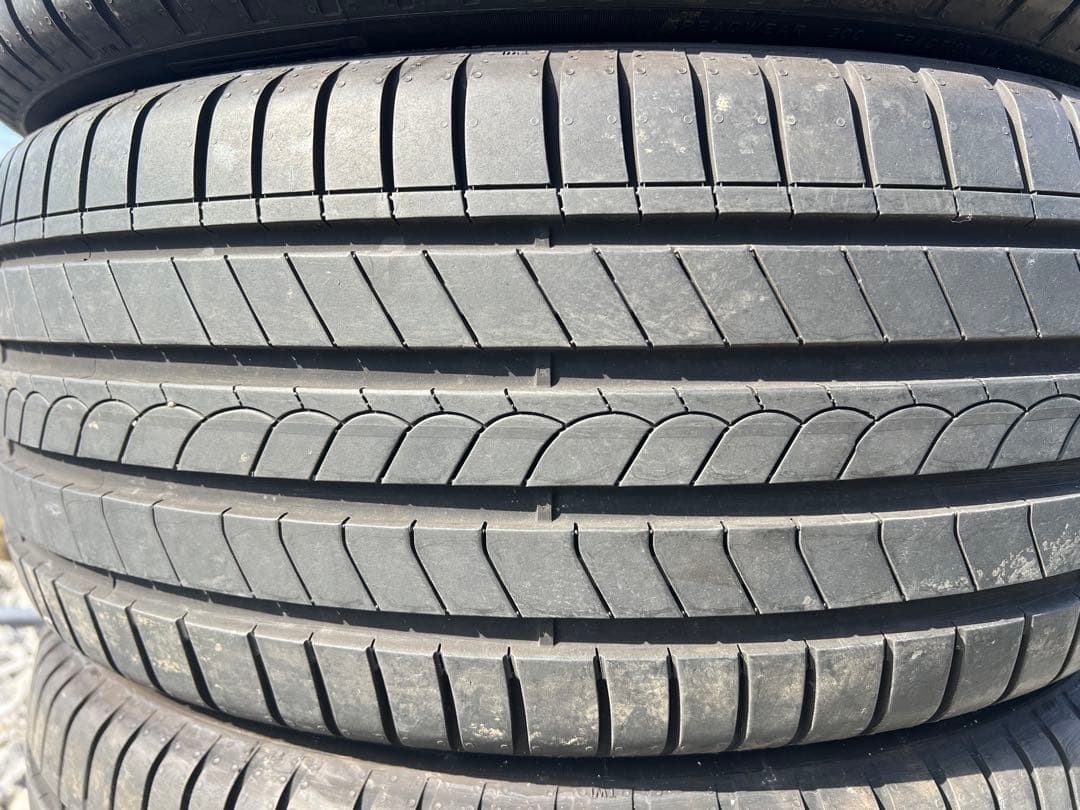 ピレリ　チンチュラート　ロッソ　215/45r17 25年製　極上　バリ山