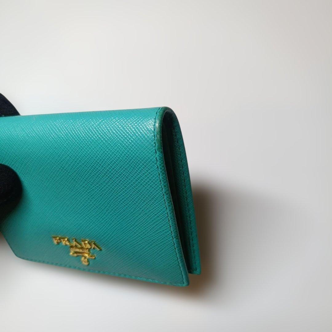 パ*ン様 PRADA ターコイズ 二つ折り財布