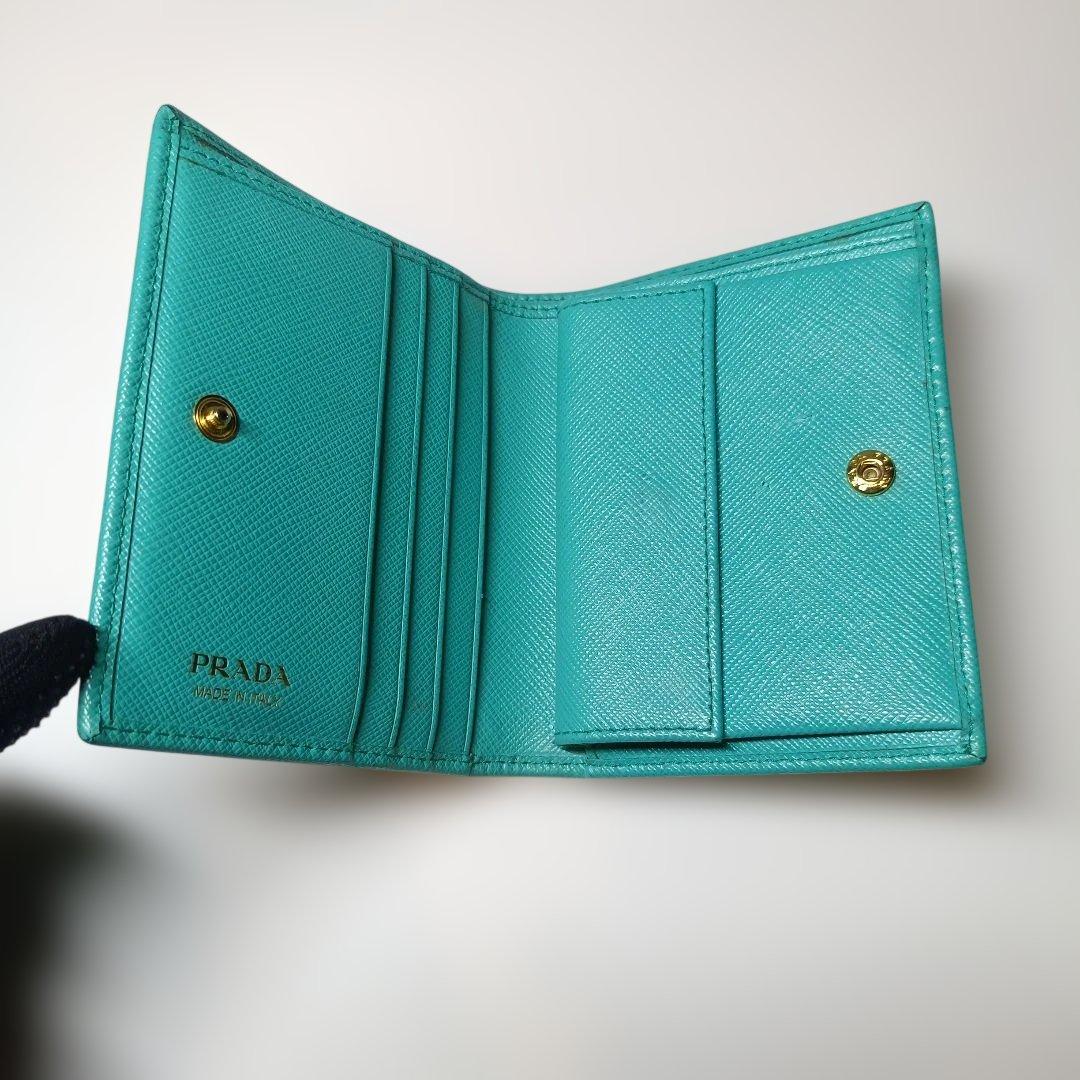 パ*ン様 PRADA ターコイズ 二つ折り財布