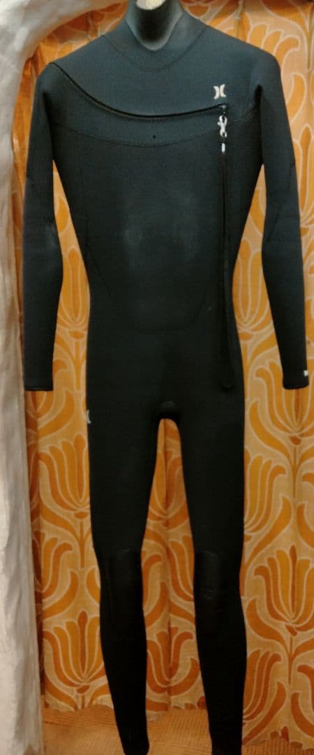上位モデルセミドライ HURLEY 4/3mm