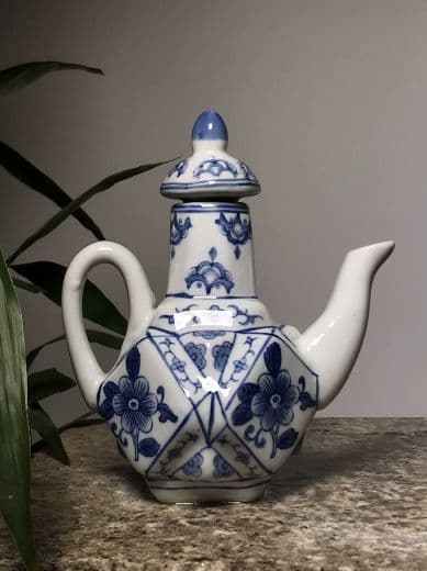 青花磁 徳利。 工芸品 美術品 置物 コレクション品 中国陶器 景徳鎮