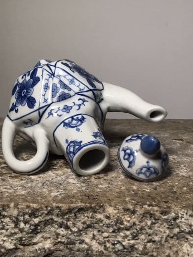 青花磁 徳利。 工芸品 美術品 置物 コレクション品 中国陶器 景徳鎮
