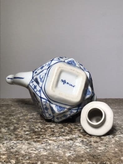 青花磁 徳利。 工芸品 美術品 置物 コレクション品 中国陶器 景徳鎮