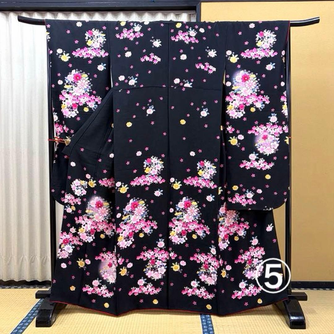 正絹振袖 黒色 ピンク小花柄