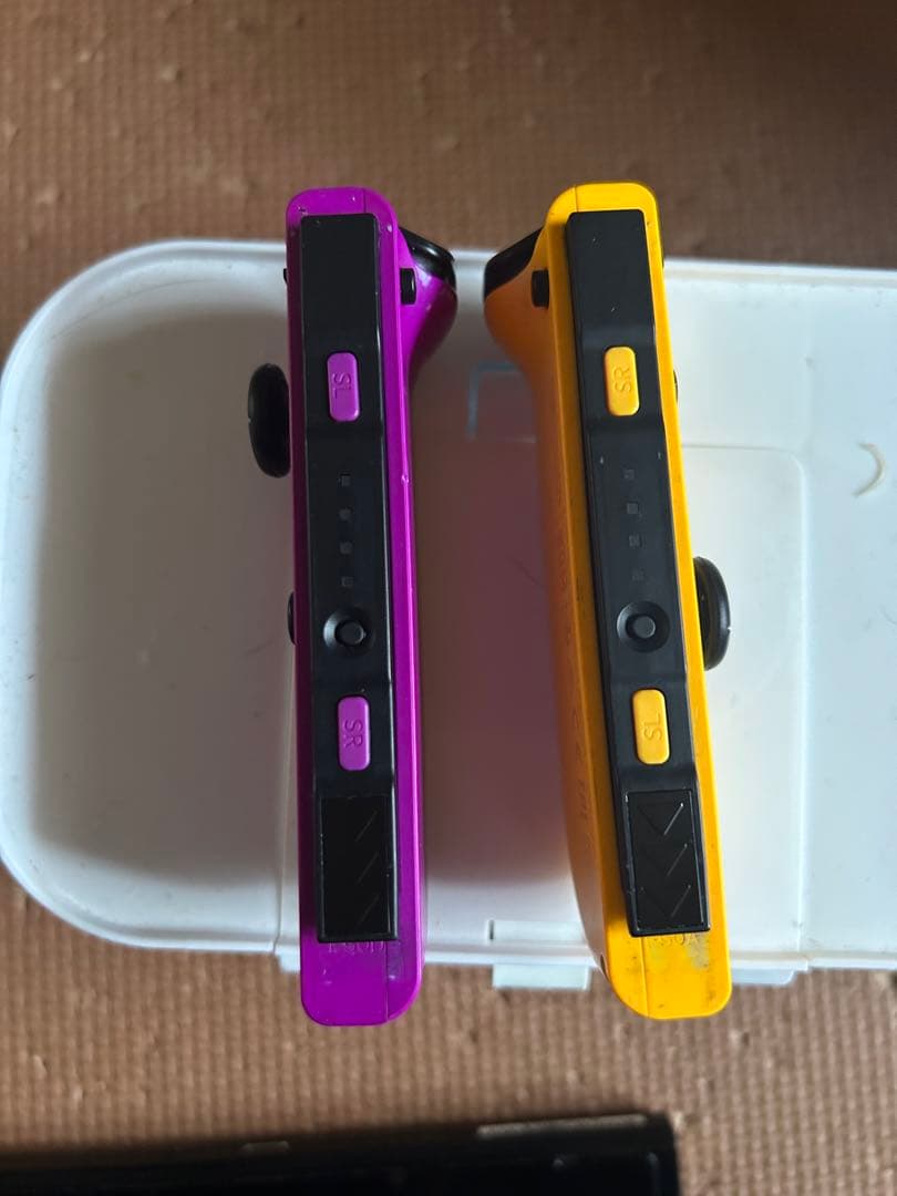Nintendo Switch 本体 紫と黄色のJoy-Con