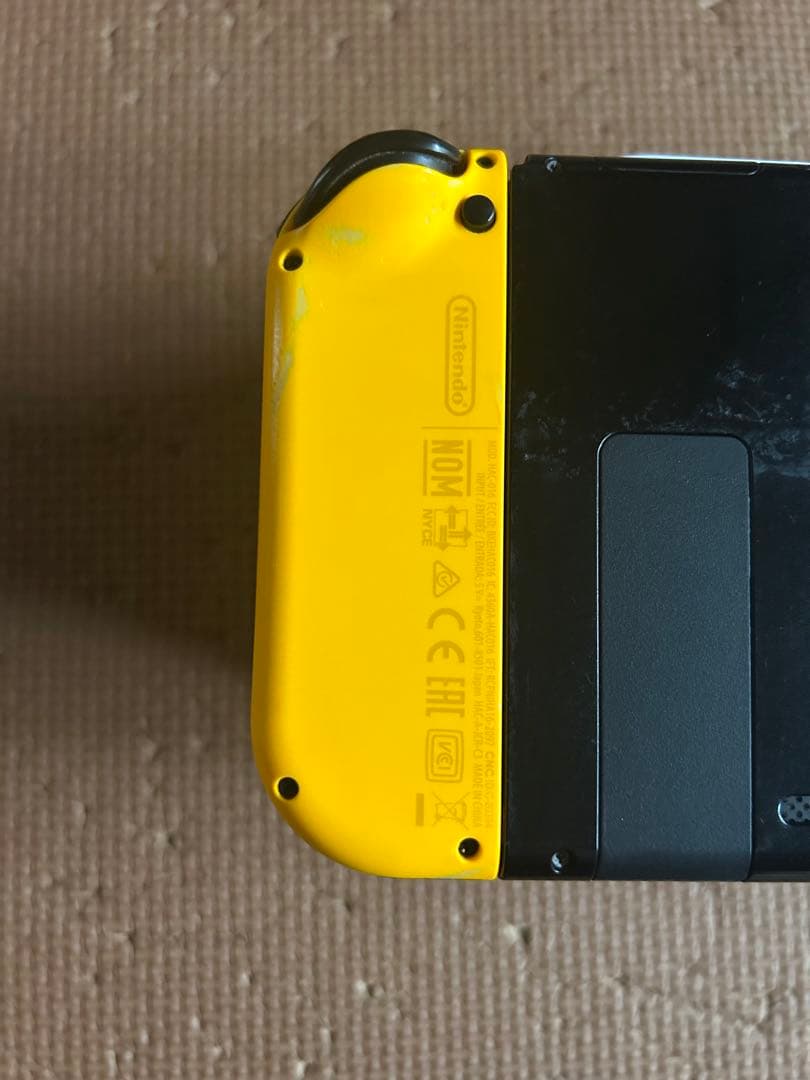 Nintendo Switch 本体 紫と黄色のJoy-Con