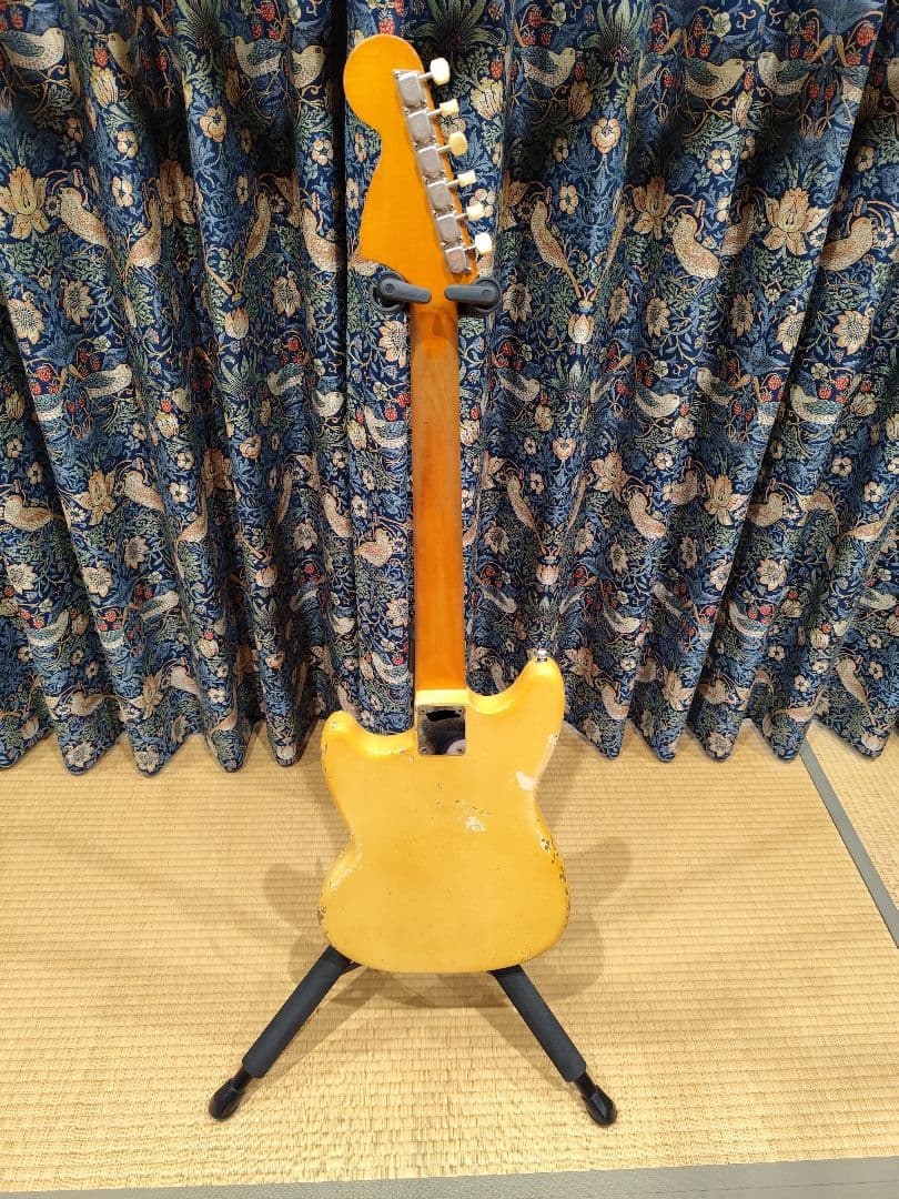 ギター Fender Mustang 1965 Body / 1968 Neck