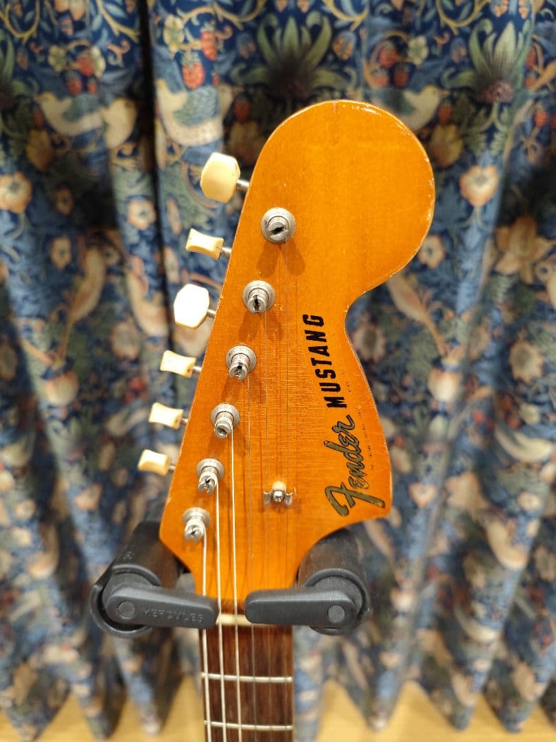 ギター Fender Mustang 1965 Body / 1968 Neck