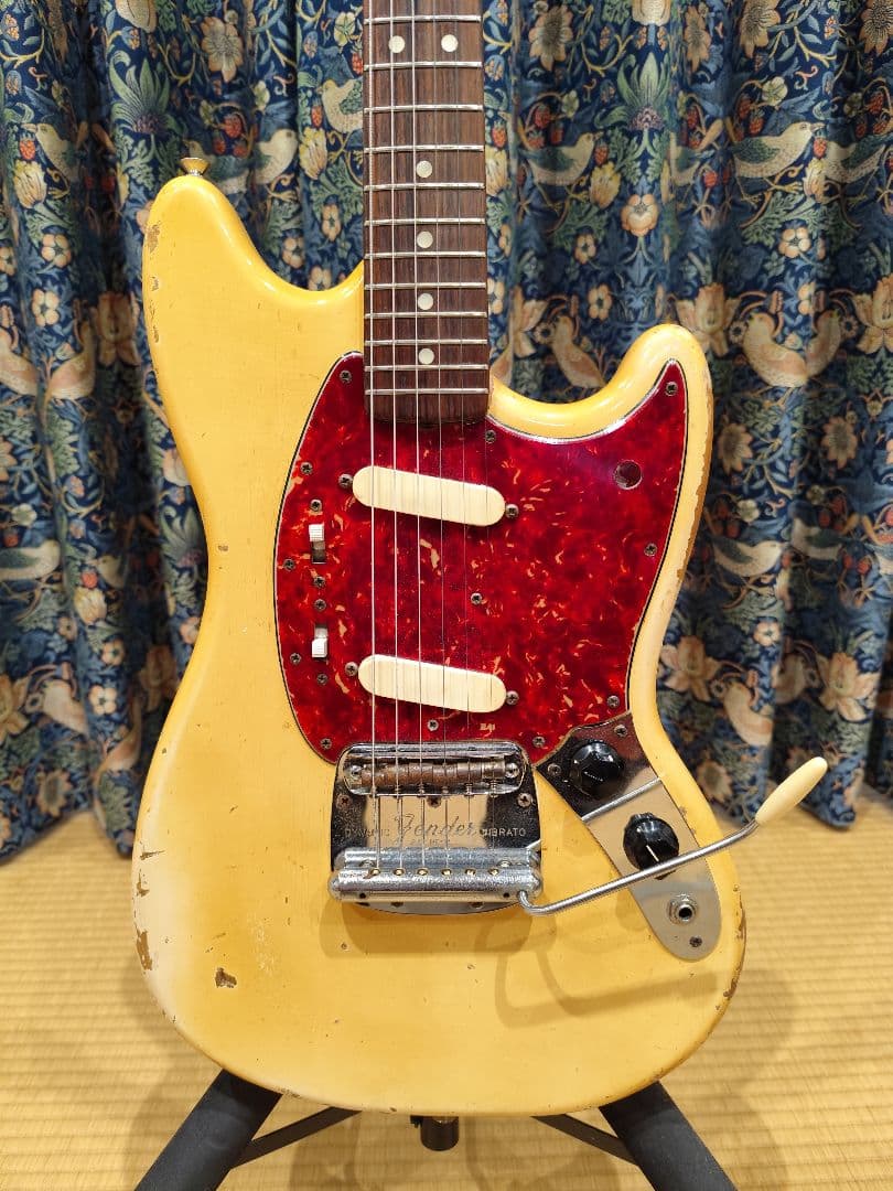 ギター Fender Mustang 1965 Body / 1968 Neck