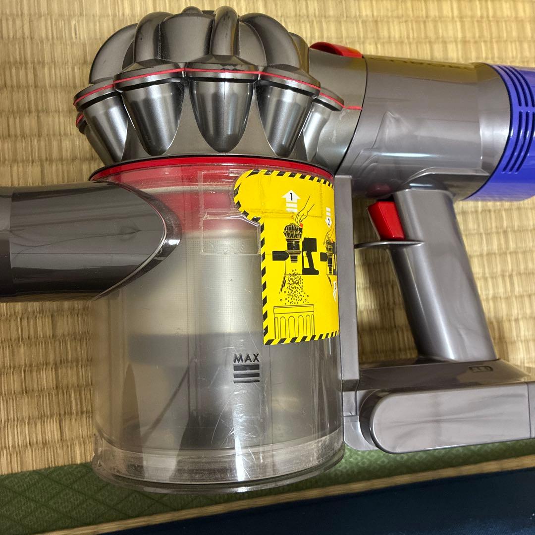 Dyson V8 Fluffy 各種アタッチメント付き