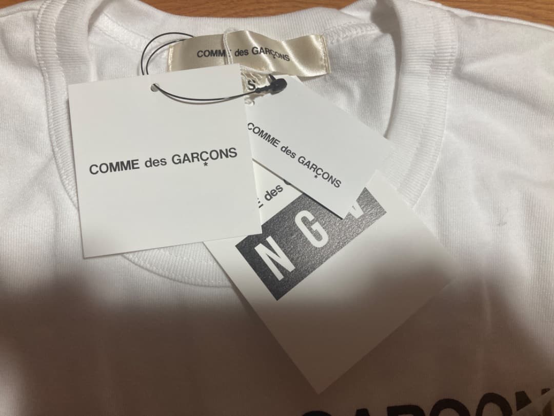 (新品)国内未発売　COMME des GARÇONS✖︎NGV Tシャツ　S