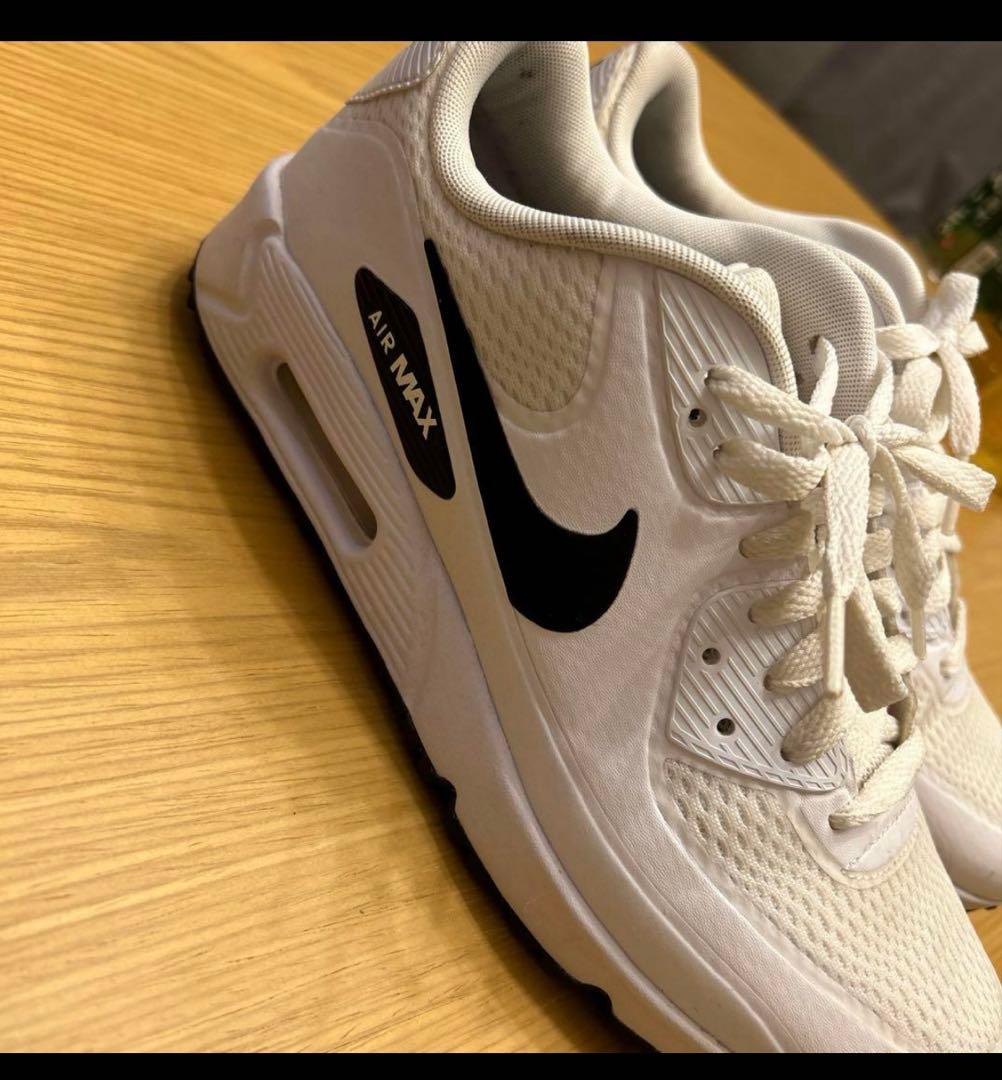 今だけこの金額！Nike スポーツシューズ ホワイト