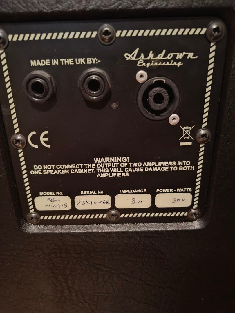 Ashdown Mini 15 ベースキャビネット
