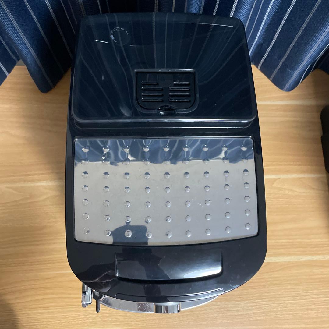 【美品】De'Longhi デンロギ　全自動コーヒーマシン　ECAM22112B