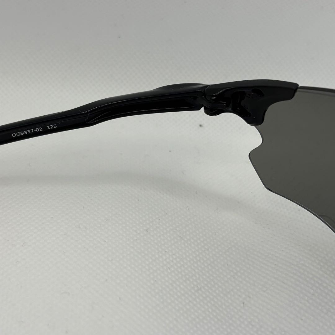 Oakleyオークリースポーツサングラス偏光レンズ シルバーチタニウム 超軽量