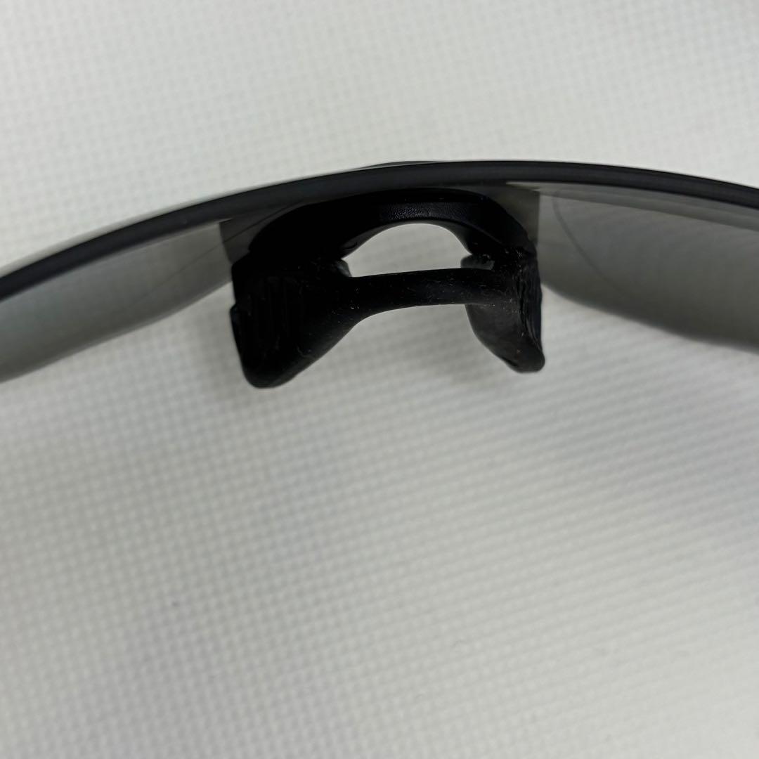 Oakleyオークリースポーツサングラス偏光レンズ シルバーチタニウム 超軽量