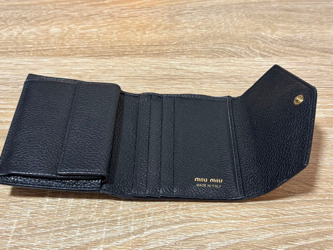 MIUMIU 三つ折財布