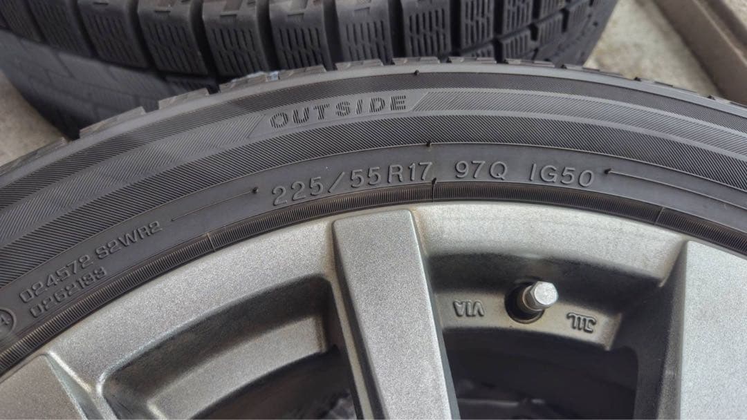 日産　スカイライン V36 社外17インチ アルミホイール＋スタッドレスタイヤ