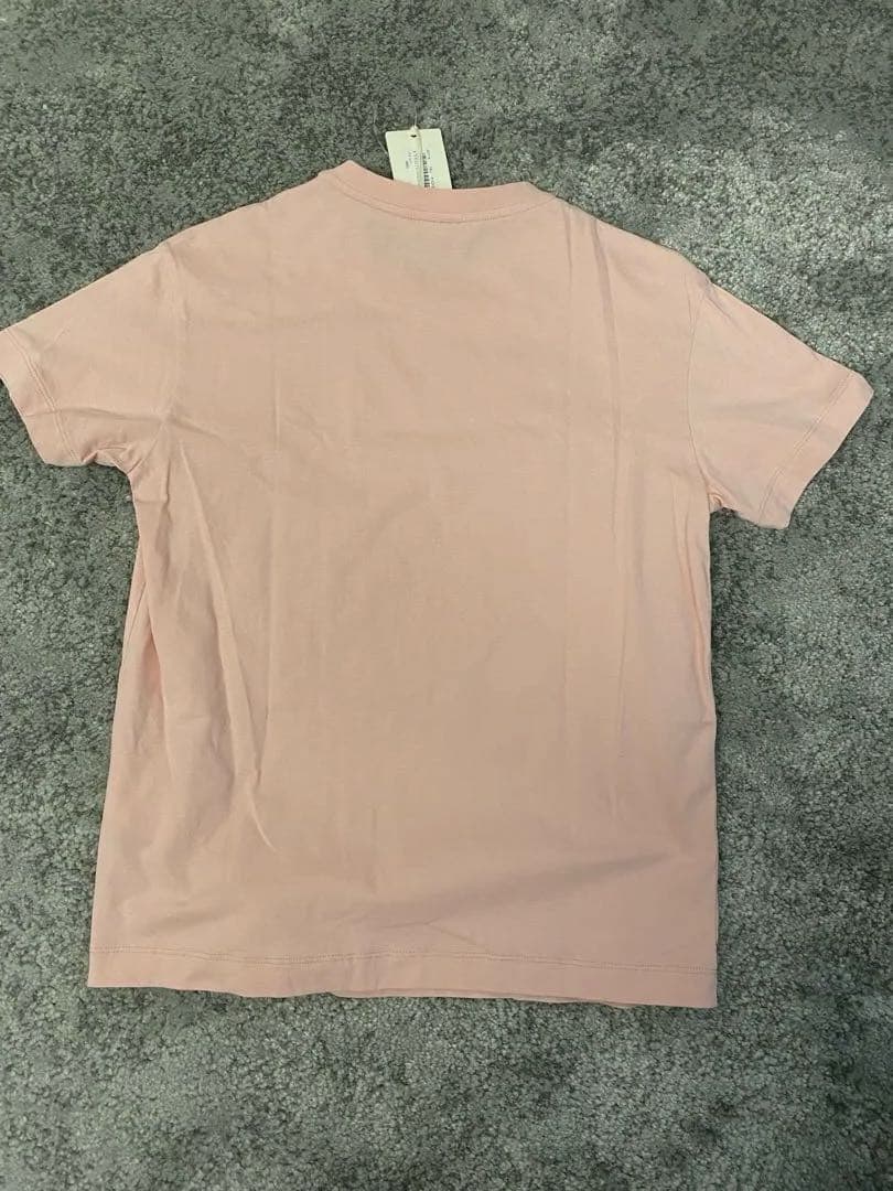 FENDI ピンクTシャツ