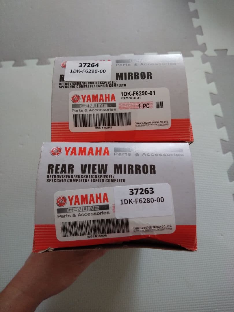 YAMAHA　マジェスティs 純正ミラー　開封のみ　未使用品