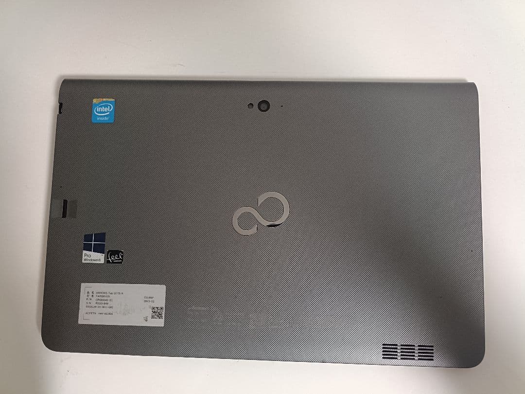 FUJITSU 13.3型 タブレットパソコン　1