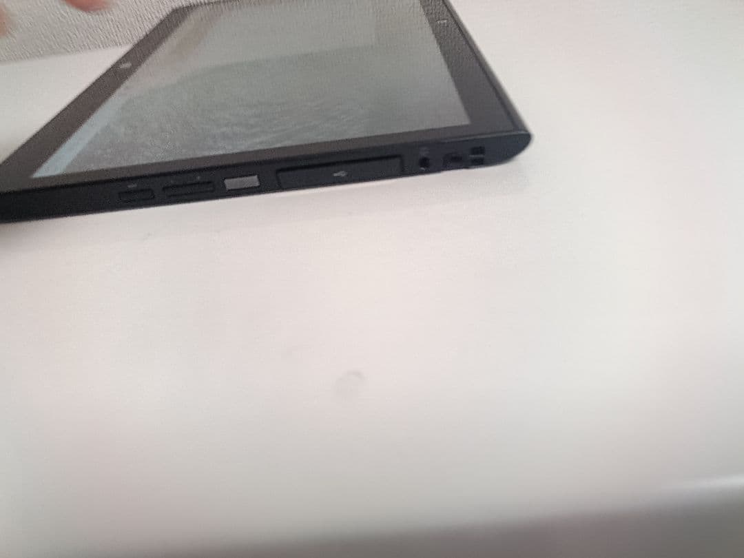 FUJITSU 13.3型 タブレットパソコン　1