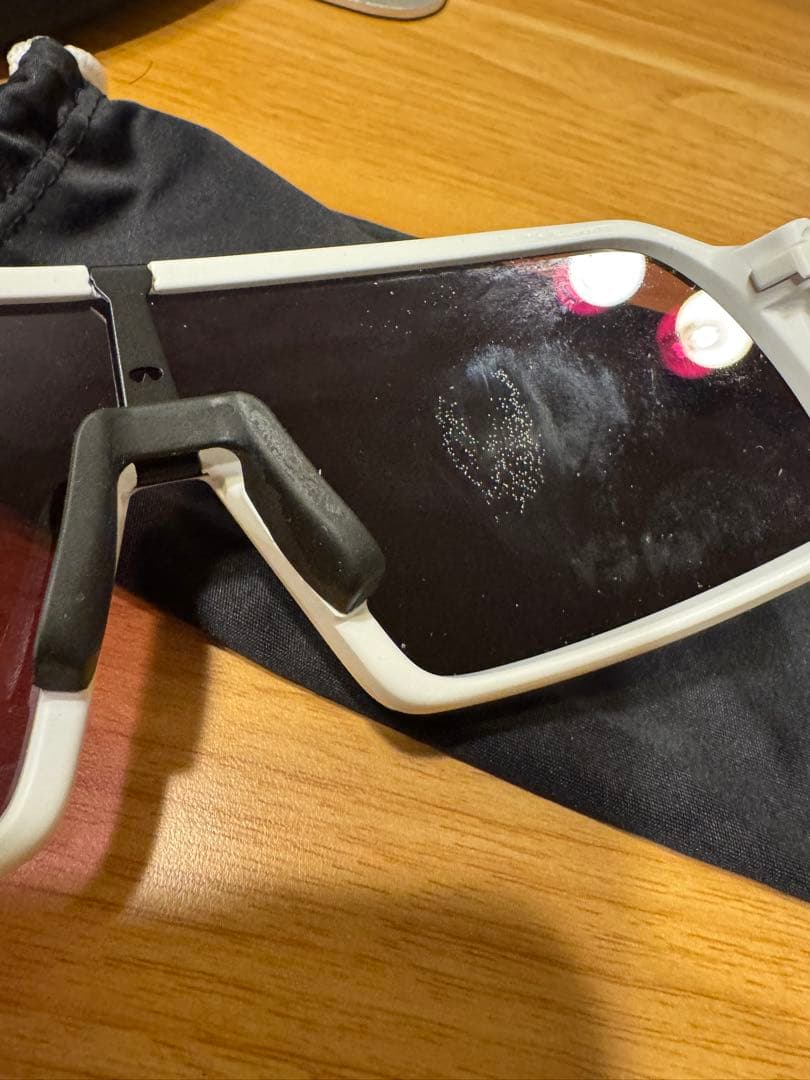 ネオスパーク　Oakley SUTRO レンズに傷あり