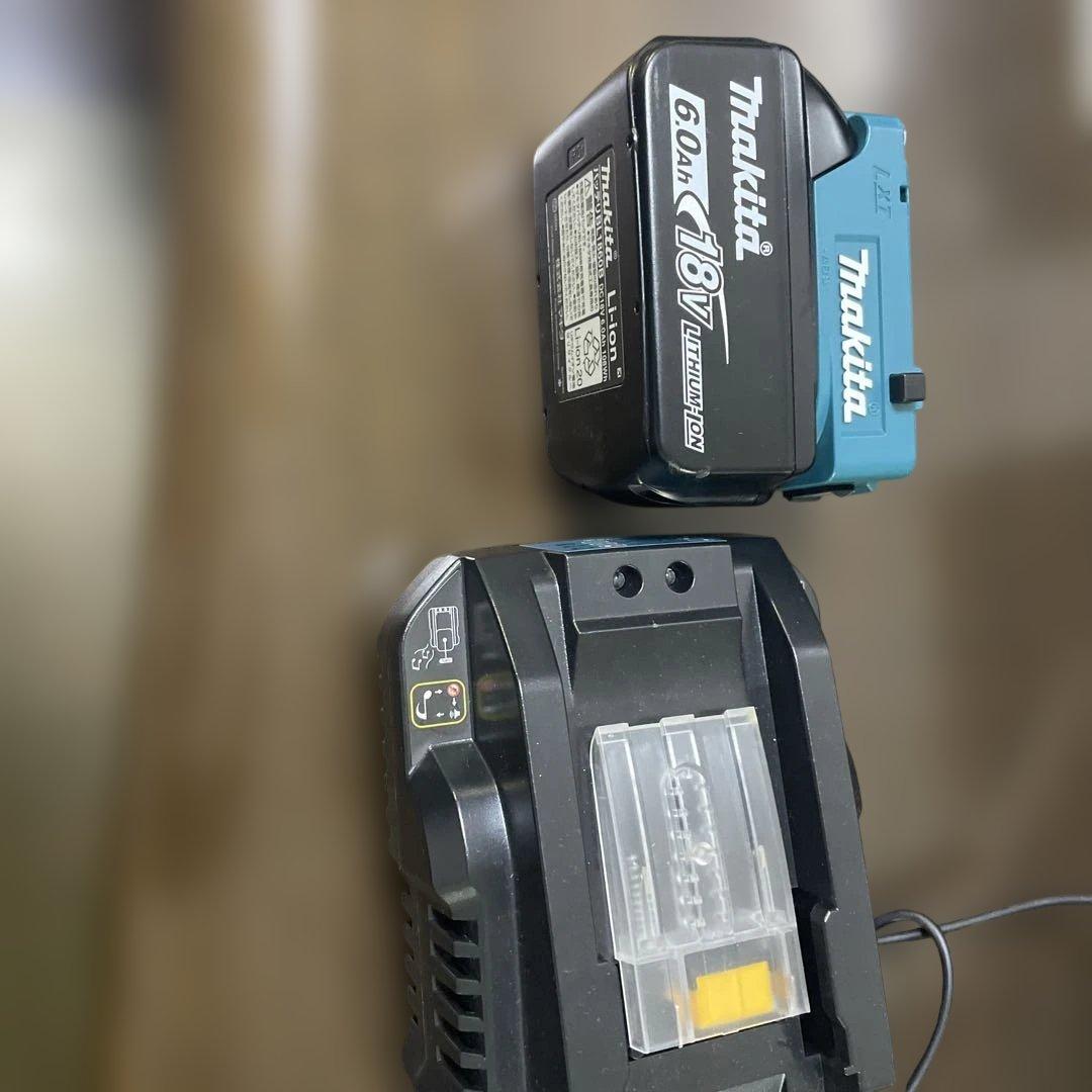 マキタ　makita 電熱ベスト バッテリー、充電器付き　Mサイズ