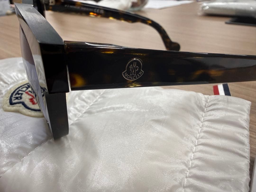 MONCLER サングラス イタリア製