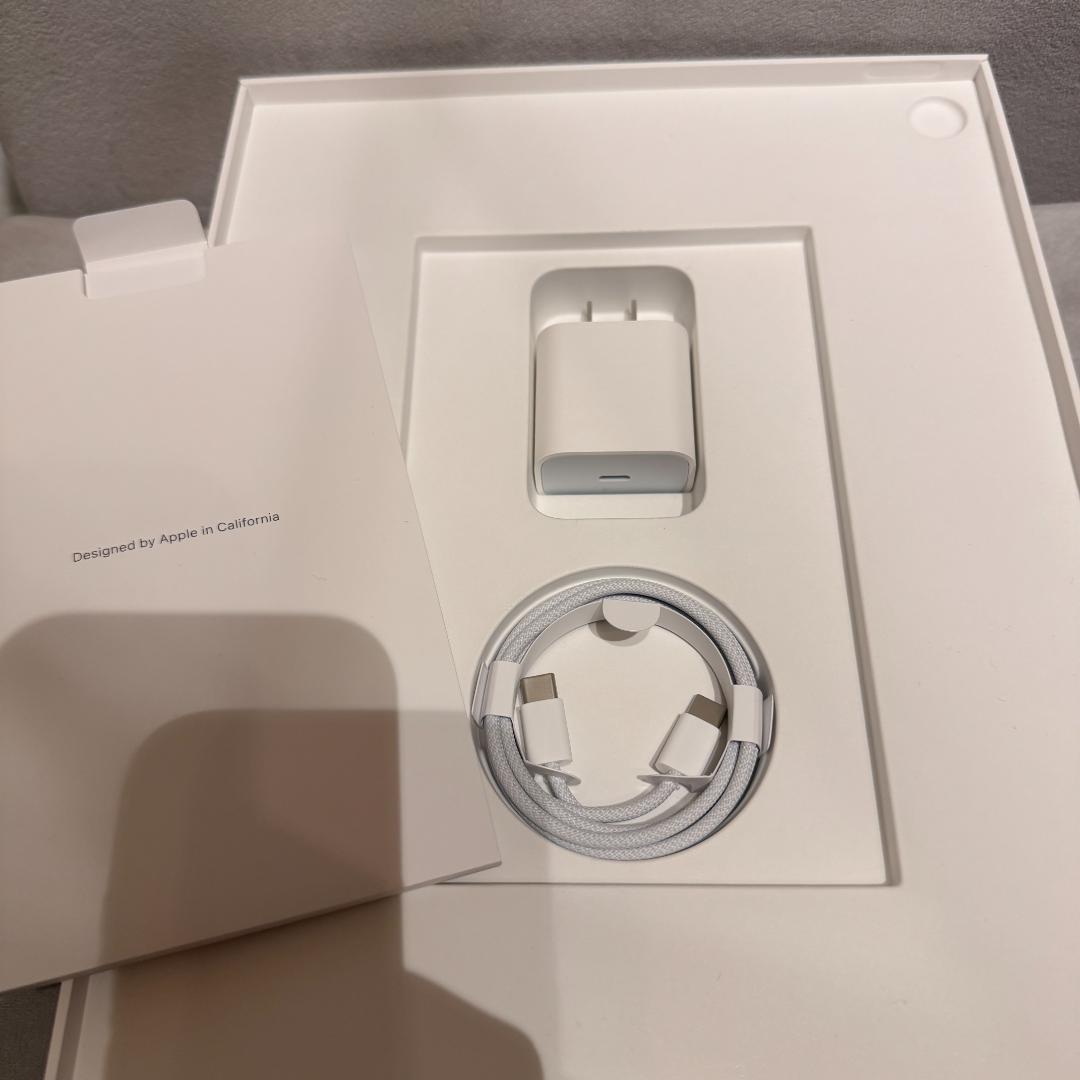 極美品　Apple iPad Air M2 13インチ Wi-Fi スターライト