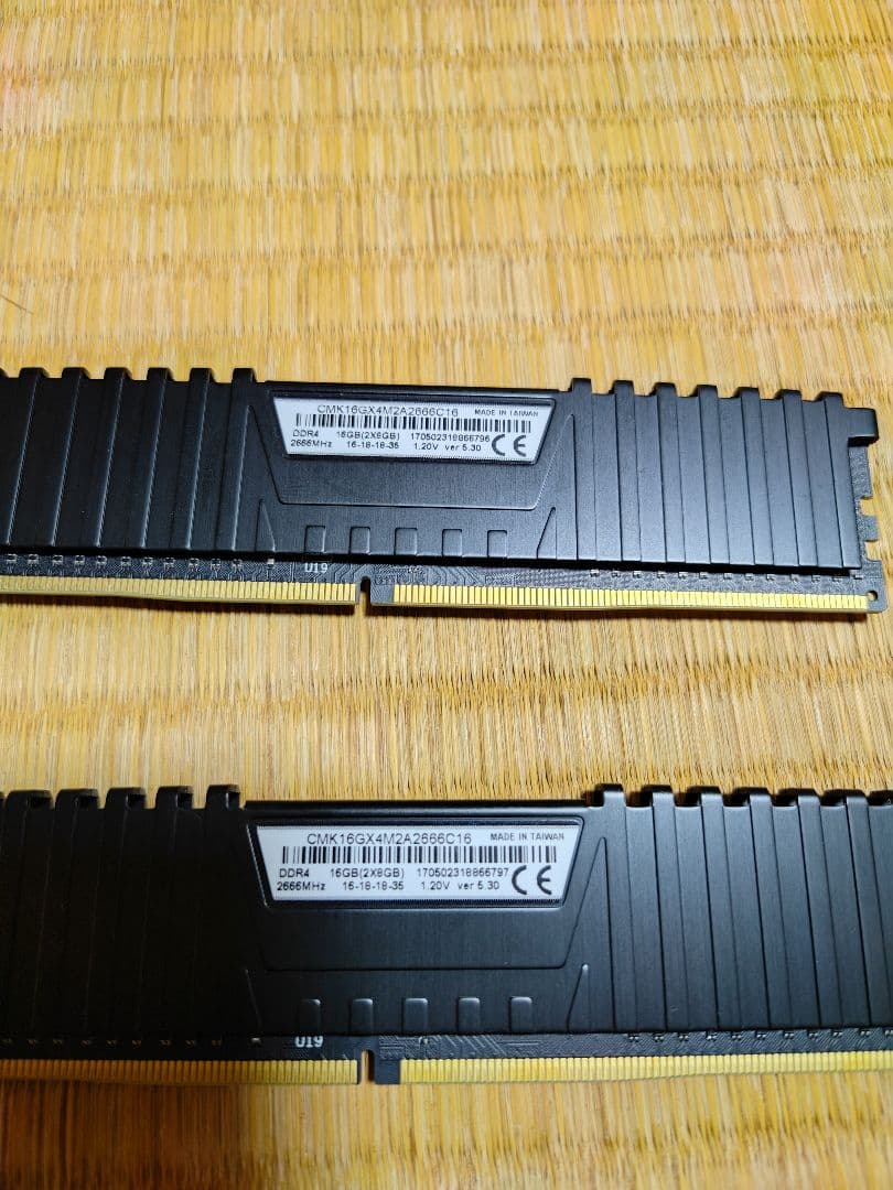 DDR4メモリ 16GB（8GB×2)Corsair VENGEANCE LPX