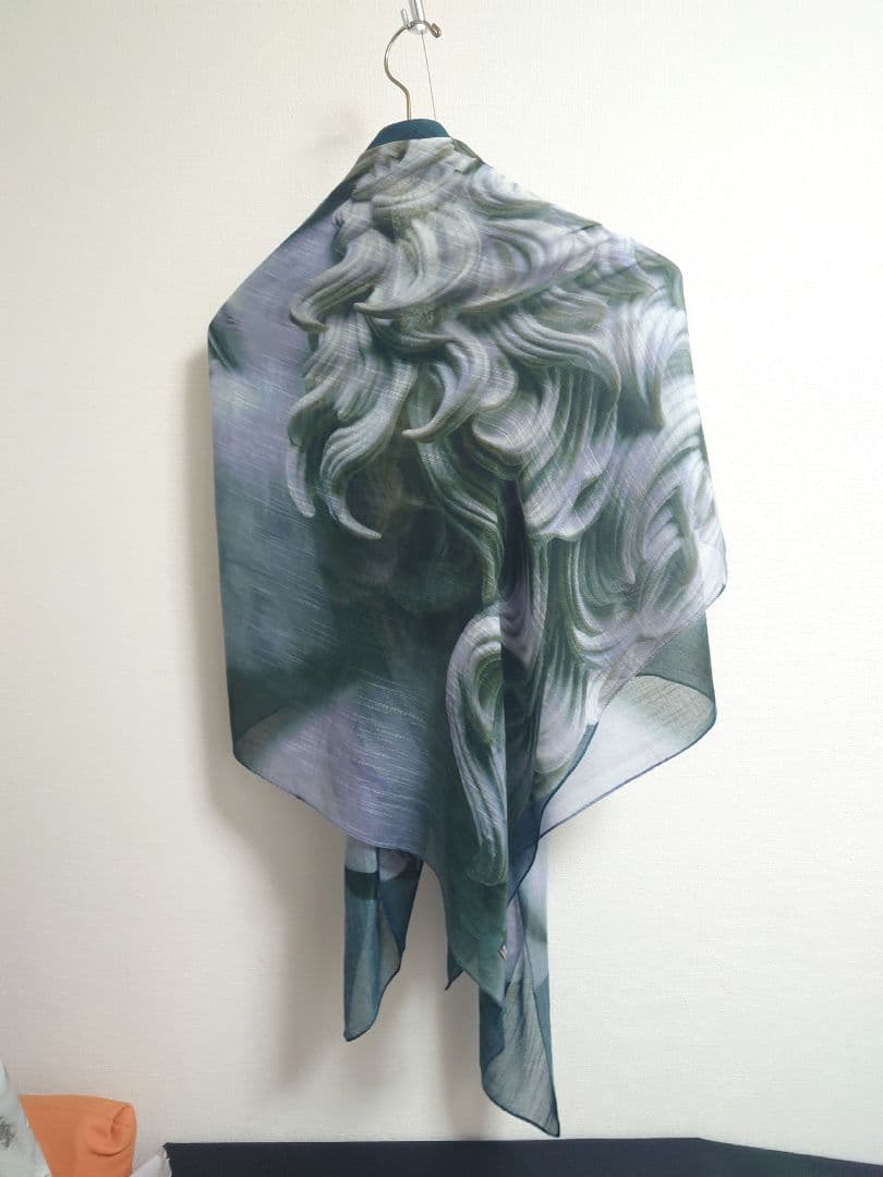 ファリエロ サルティ　Faliero Sarti　ストール　ショール　人物彫刻