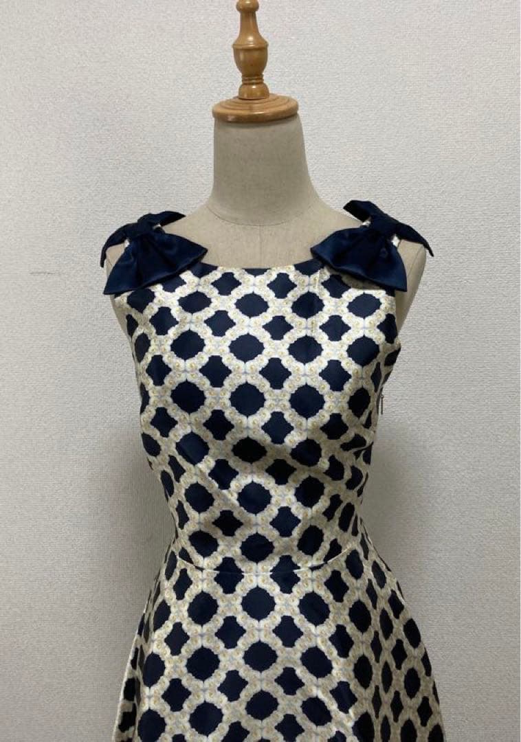 新品未使用　テッドベイカー　TEDBAKER リボン付柄フィット＆フレアーワンピ