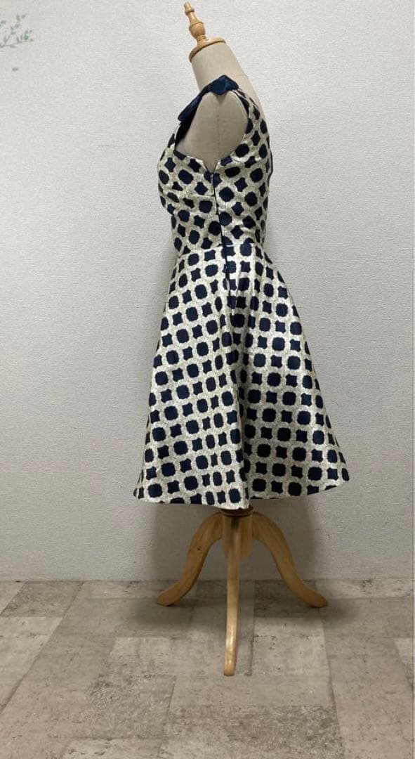 新品未使用　テッドベイカー　TEDBAKER リボン付柄フィット＆フレアーワンピ