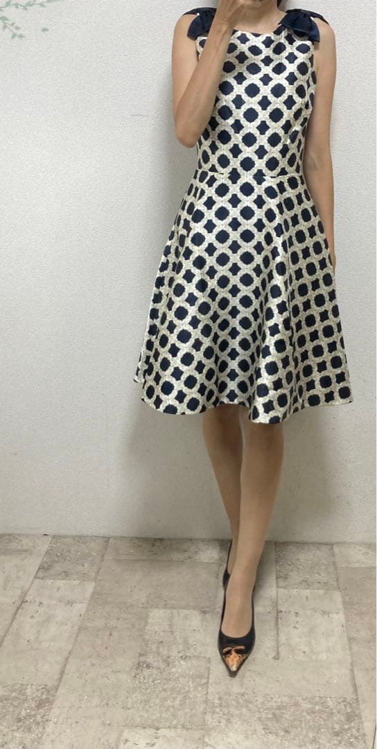 新品未使用　テッドベイカー　TEDBAKER リボン付柄フィット＆フレアーワンピ