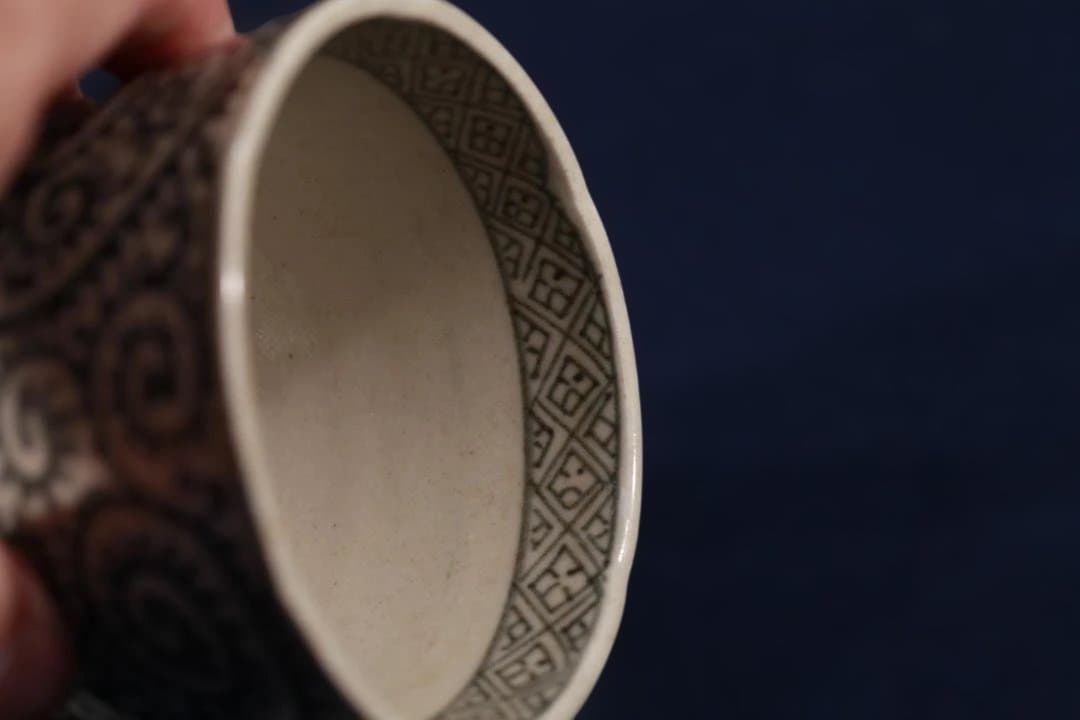 642 古伊万里染付大振蛸唐草蕎麦猪口　無傷　幕末
