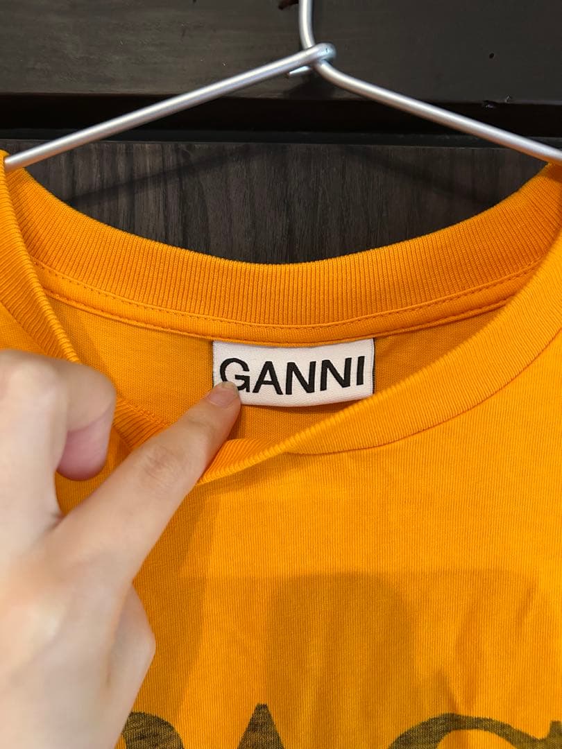 GANNI Tシャツ　【美品】