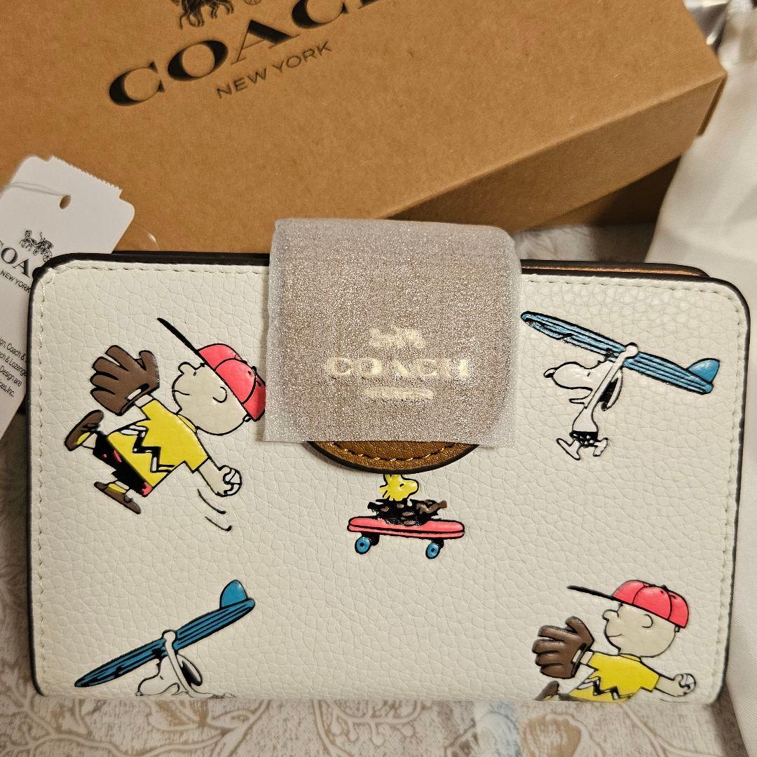 COACH スヌーピー柄 二つ折り財布 新品未使用 保存袋、箱付