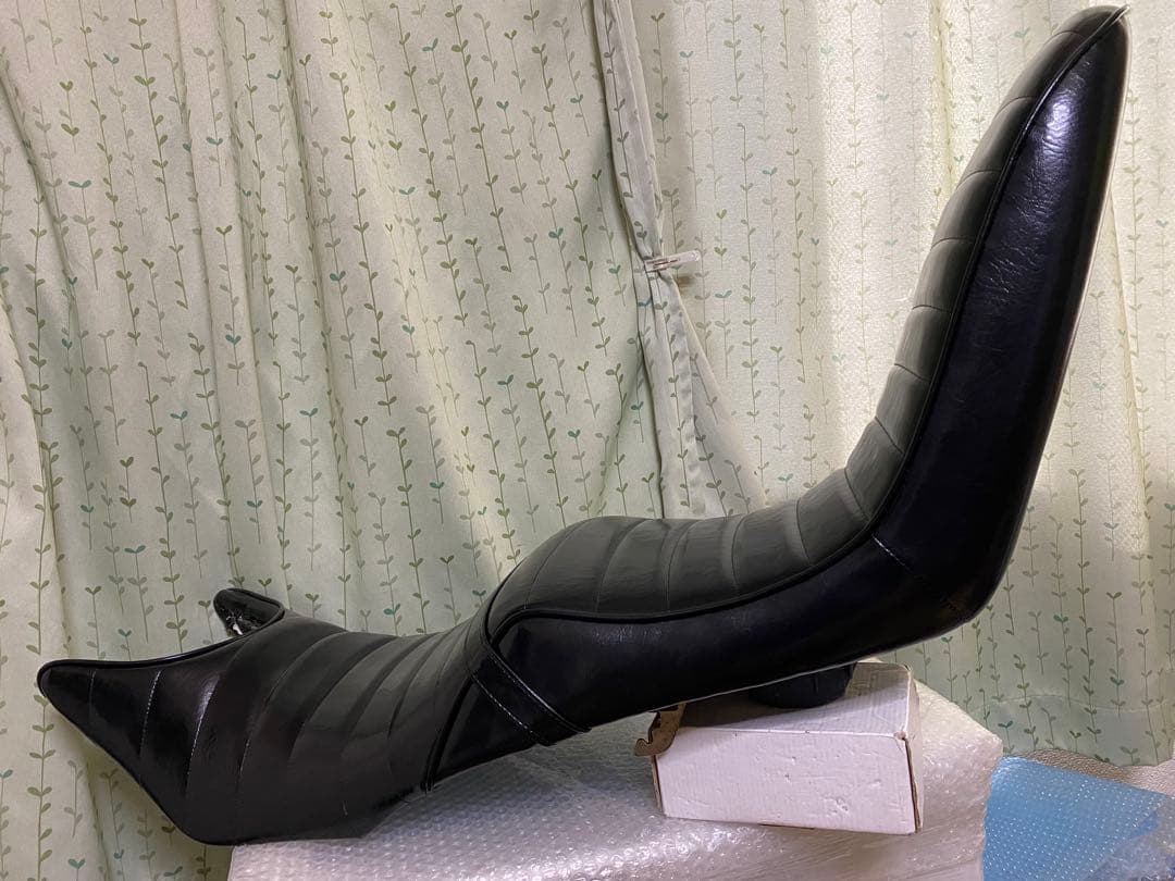 猫*様 特注 激レア 新品 ホーネット250 三段シート 艶あり黒 40cm M